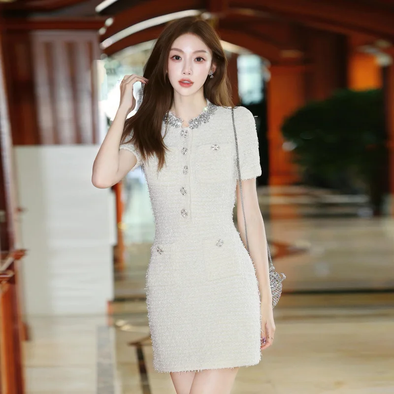 CHUJIE Herbst/Winter 2025, französisches Luxuskleid, Kristall-Rundhals-Strickkleid, kurzärmeliges, schmal geschnittenes, figurbetontes Kleid