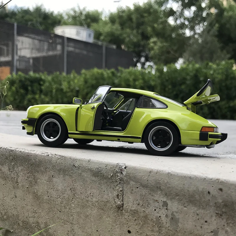 WELLY 1:24 1974 Porsche 911 Turbo 3.0 Alloy Sports Car Model Diecast Metal Toy Vehicle Simulation Collection Kids Ornament Gifts