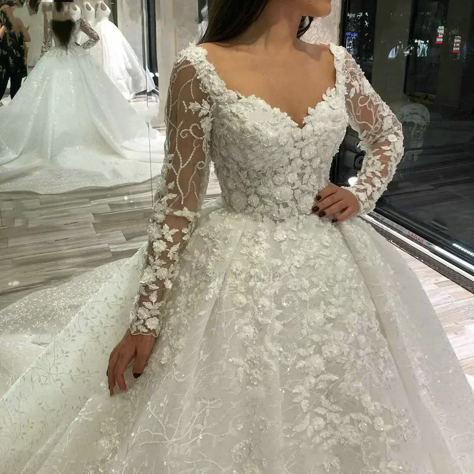 Luxury Wedding Dress 2027 Scoop Long Sleeves Flowers Lace Appliques Princess Birde Bridal Gowns Arabic Dubai Vestido De Novia