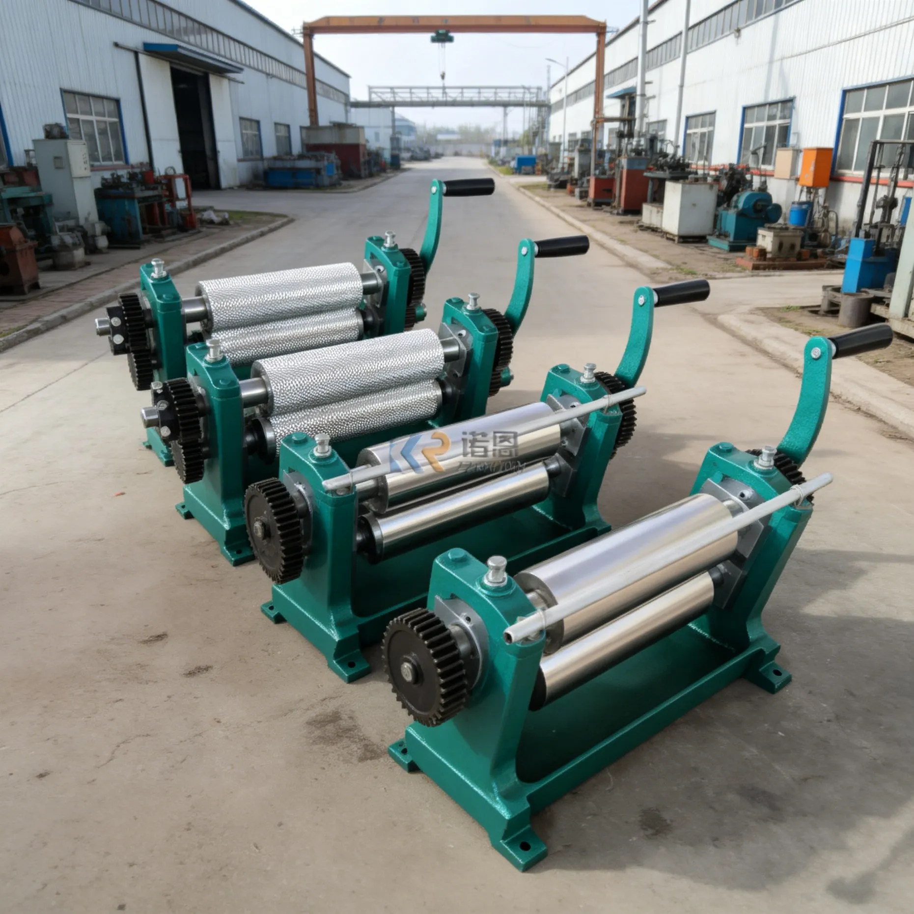 

Manual Beeswax Comb Foundation 310mm Wide Sheet Roller Machine 5.35mm 4.8mm Bee Wax Rollers Stamper Printing beeswax Machine