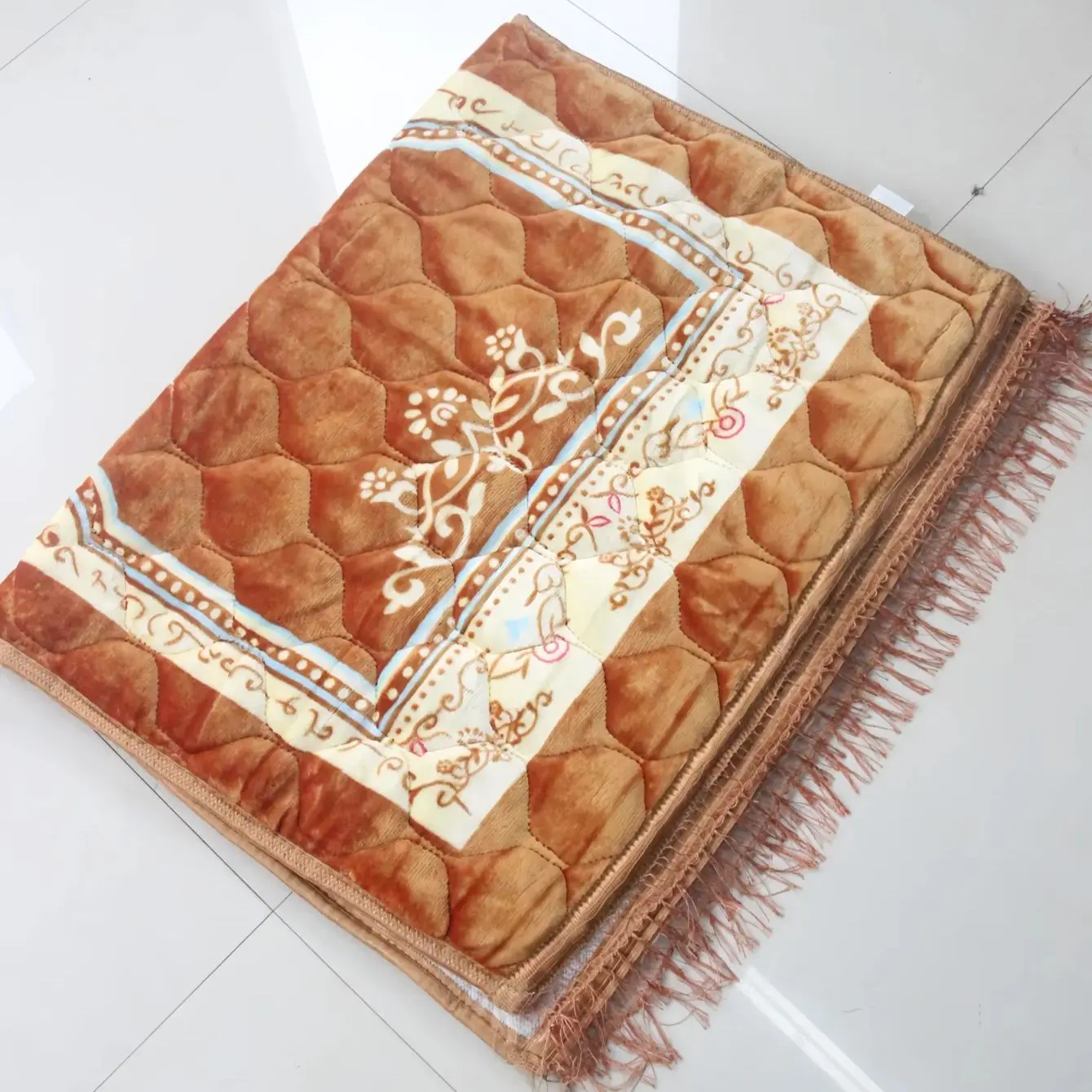Thickened flannel flower stitched prayer mat with non-slip bottom, soft knee protection, foldable for home and outdoor worship u