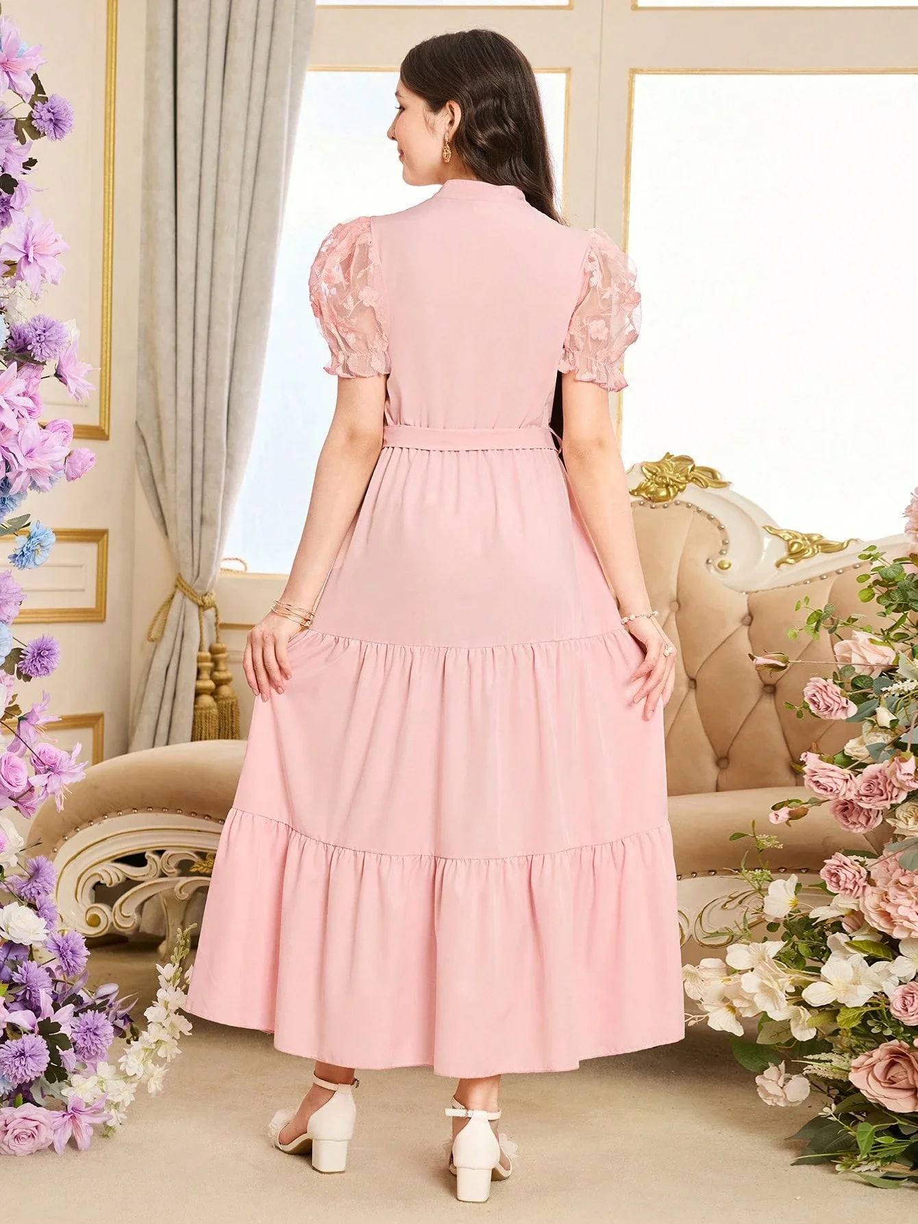 

Элегантное розовое кружевное платье макси с воротником-стойкой, пышными рукавами и многоярусной расклешенной юбкой для женщин