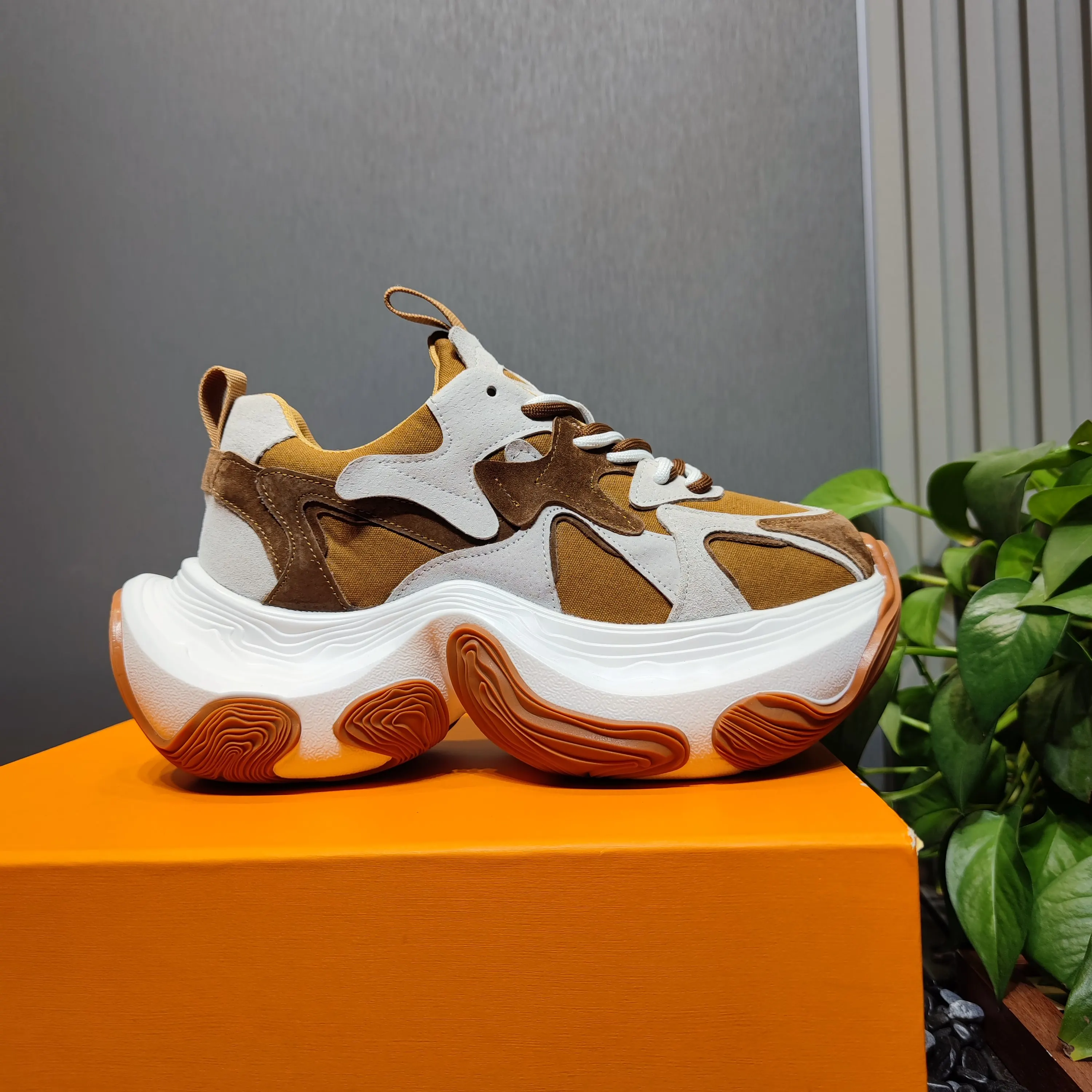 

Men's and Women's Chunky-Soled Casual Shoes Comfortable and Versatile Unisex Outdoor Hiking Shoes Walking and Sports Footwear