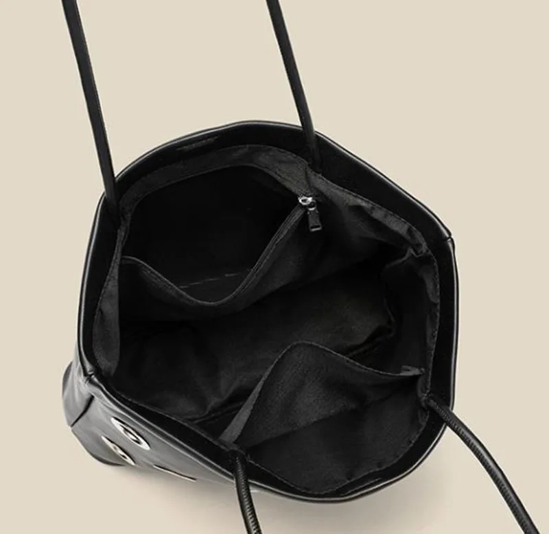 New Underarm Hand Tote Bag Dark Punk Motorcycle Ladies Retro Temperament Versatile Liudian Large Capacity Shopping Bag