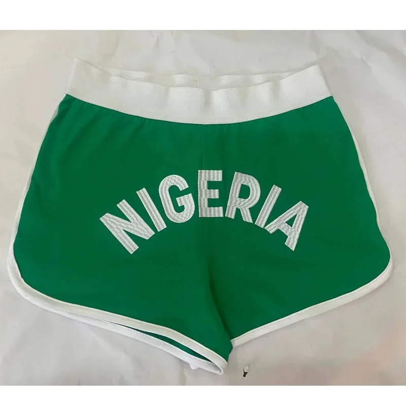 مجموعة ملابس علوية نسائية صيفية لعام 2025 تي شيرت جمالي مطرز بأحرف خضراء ملابس جميلة للشارع