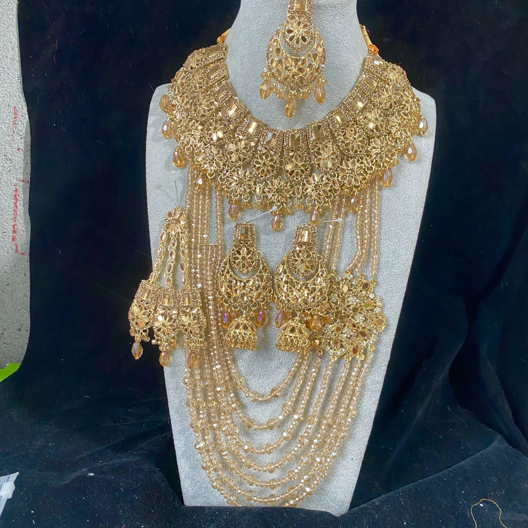 set-di-gioielli-in-stile-antico-per-sposa-decorazioni-etniche-per-studio-fotografico-e-danza-del-ventre-alla-moda