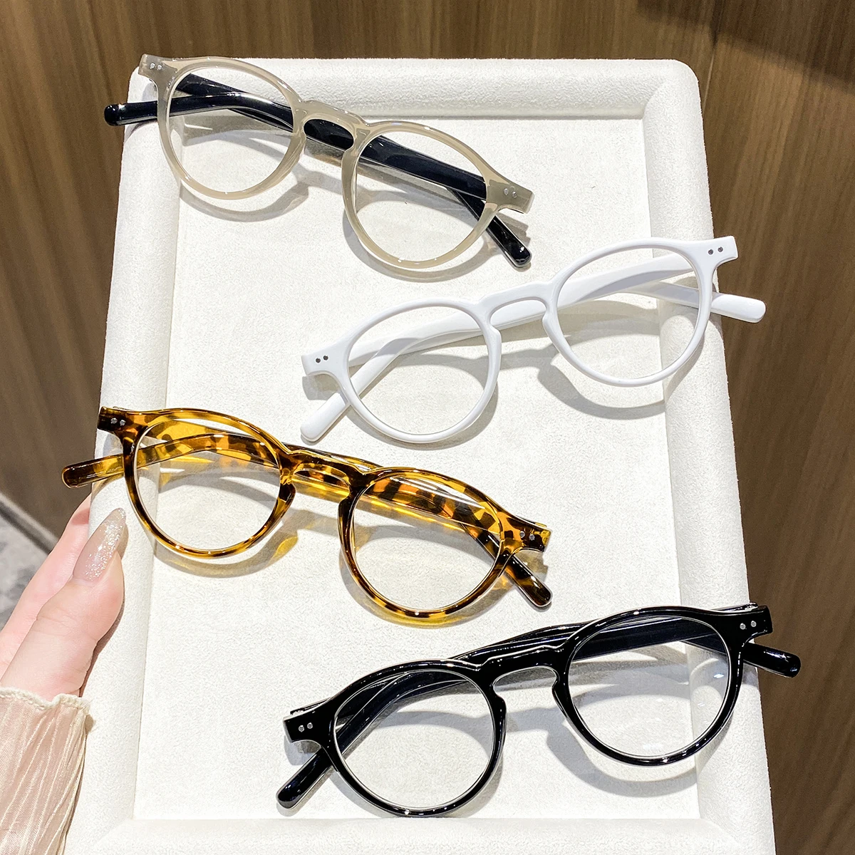 4 Pairs of Women's Round Full-Frame Retro Non-Prescription Glasses, Artistic, Simple, Refreshing, Age-Reducing, Casual, Versatile Women's Glasses, Suitable for Going Out, Visiting Stores, Checking In, Daily Wear, and Commuting