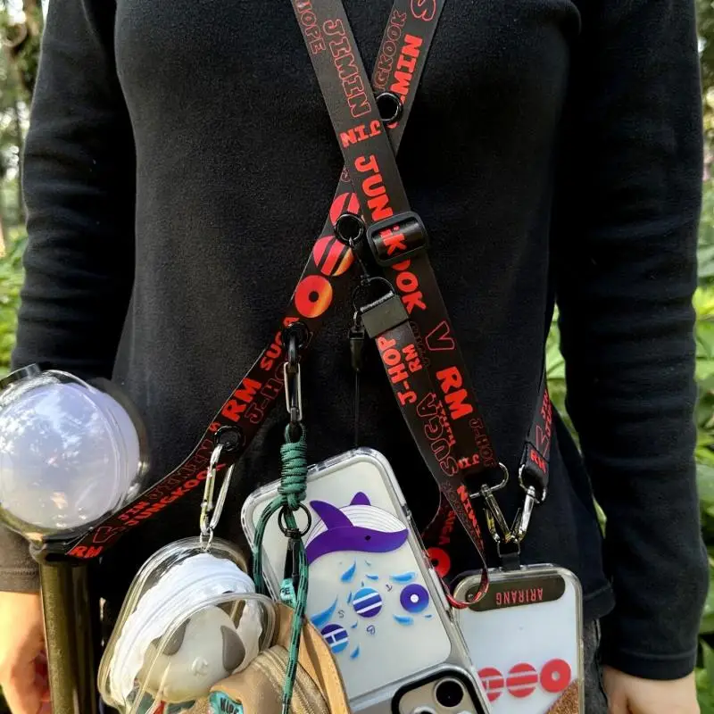 Bâton lumineux de concert, cordon bandoulière réglable, support magnétique pour téléphone, accessoires mignons pour sac, cadeau surprise pour fans de célébrités