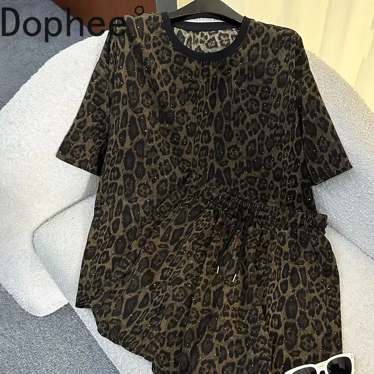 

American Street Summer Leopard Two-piece Set Full Diamonds Hot Drilling Short Sleeve T-shirt Top + Elastic Waist Casual Shorts