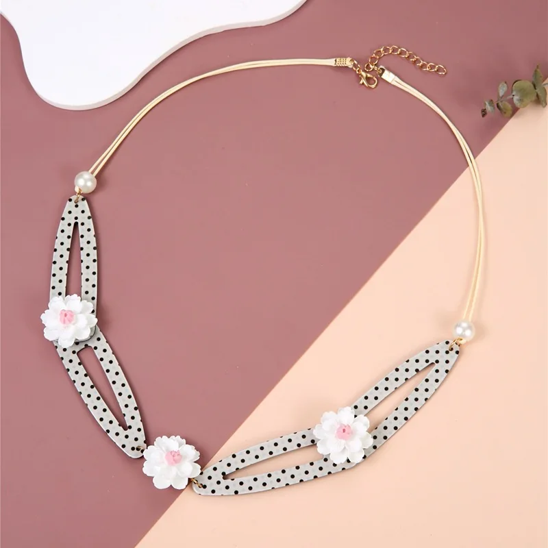 Geometric acrylic sheet flower pendant bib necklace women's European and American fashion explosion collarbone chain cross-borde