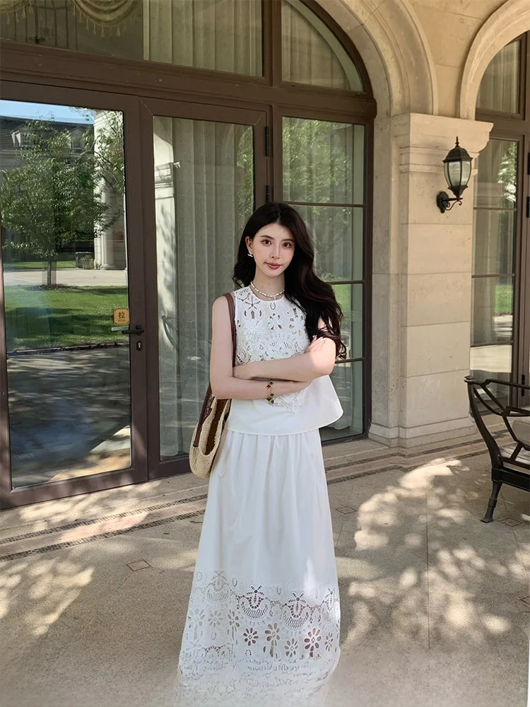 

Модный белый комплект из двух предметов с изысканной отделкой для женщин от KingUsefulNatual: летняя новинка, повседневный стиль, круглый вырез, полиэстер.