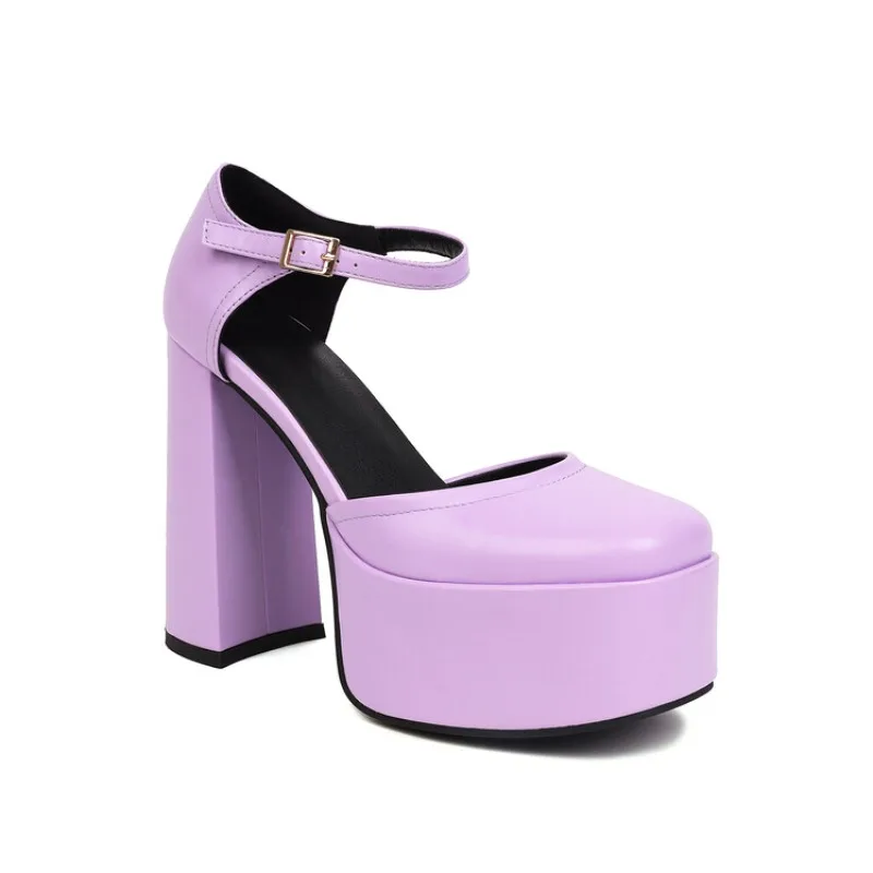 

Женские туфли на высоком каблуке. Женские туфли на очень высоком каблуке и платформе. Простые и удобные одинарные туфли.