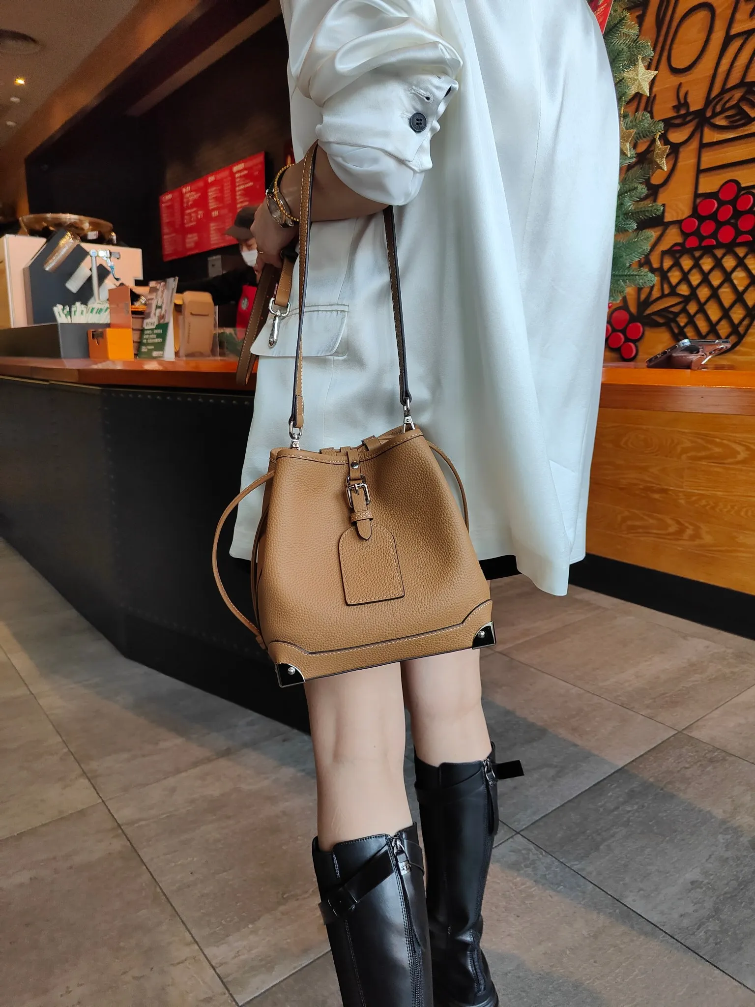 2025 New genuine Leather Shoulder Bag Large Capacity Full-Grain Cowhide Fashion Bucket Bag