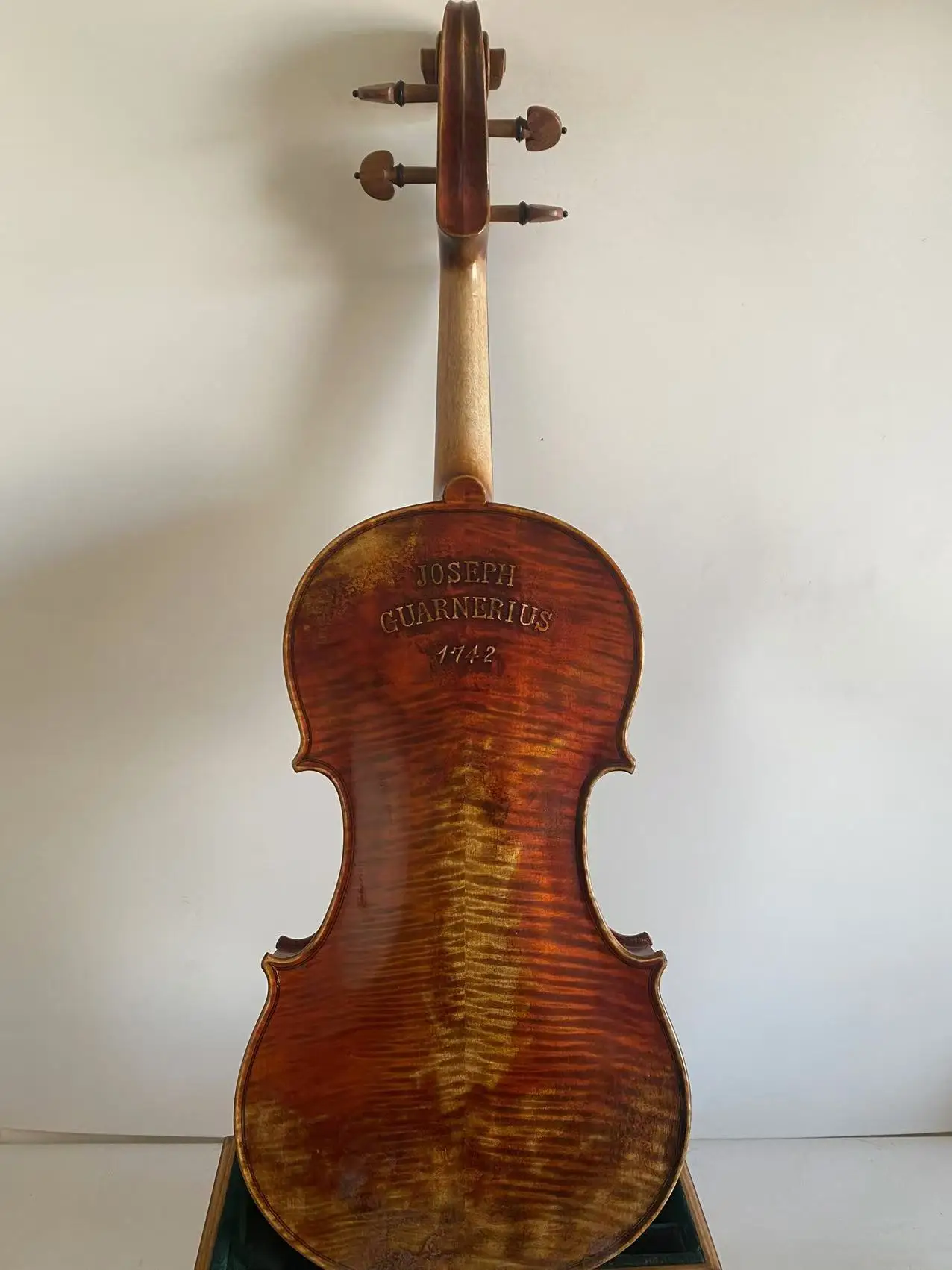 كمان مقاس 4/4 كمان منقوش على شكل نمر طبيعي مصنوع يدويًا من خشب القيقب طراز Guarneri 1742 كمان