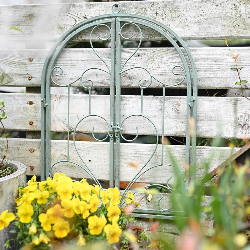 Vintage Iron Window Wall Planter Rusty Hollow Screen for Garden Decorative Hanging Shelf for Plants Farmhouse Style Wall Decor
