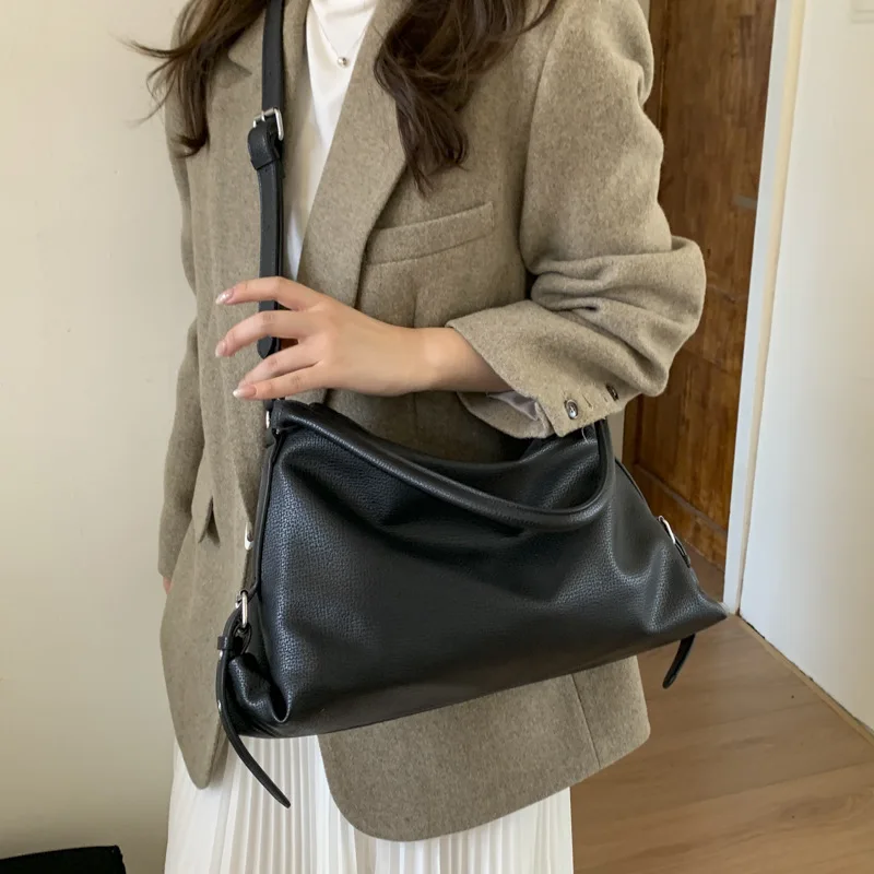 

2025 Women's Large Capacity Tote Bag, Luxury Feel Underarm Crossbody Bag, Niche Maillard Style Shoulder Purse