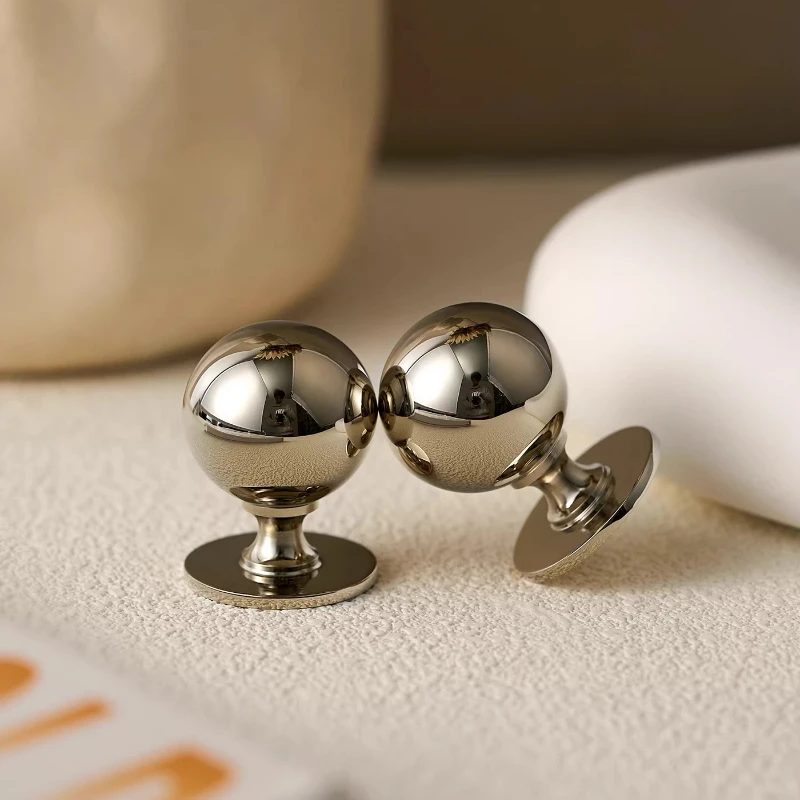 

Luxury Brass Handle Wardrobe Door Pull Cabinet Drawer Furniture High-end Single Hole Spherical Electroplating Cabinet Small Knob