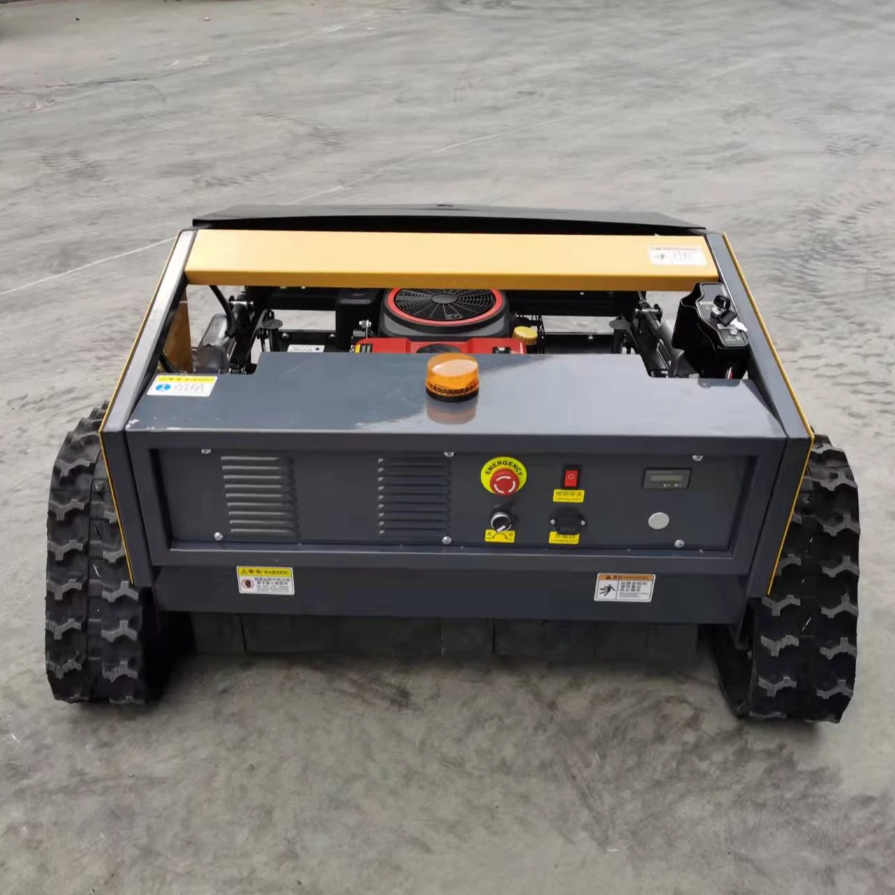 

Газонокосилка на гусеничном ходу, с дистанционным управлением