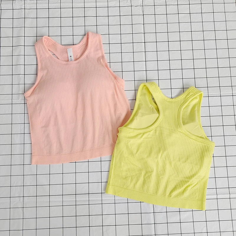 Women's Sleeveless Slim-Fit Sports Tank Top with Built-in Bra Pads - Breathable, Quick-Dry for Running & Yoga