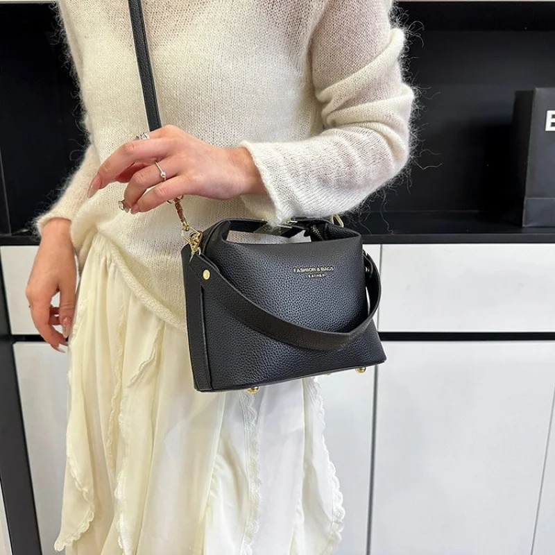 

Trendy Women Messenger Bag In Premium Leather Featuring Tote Handle By Luxury Brand Elegant Style