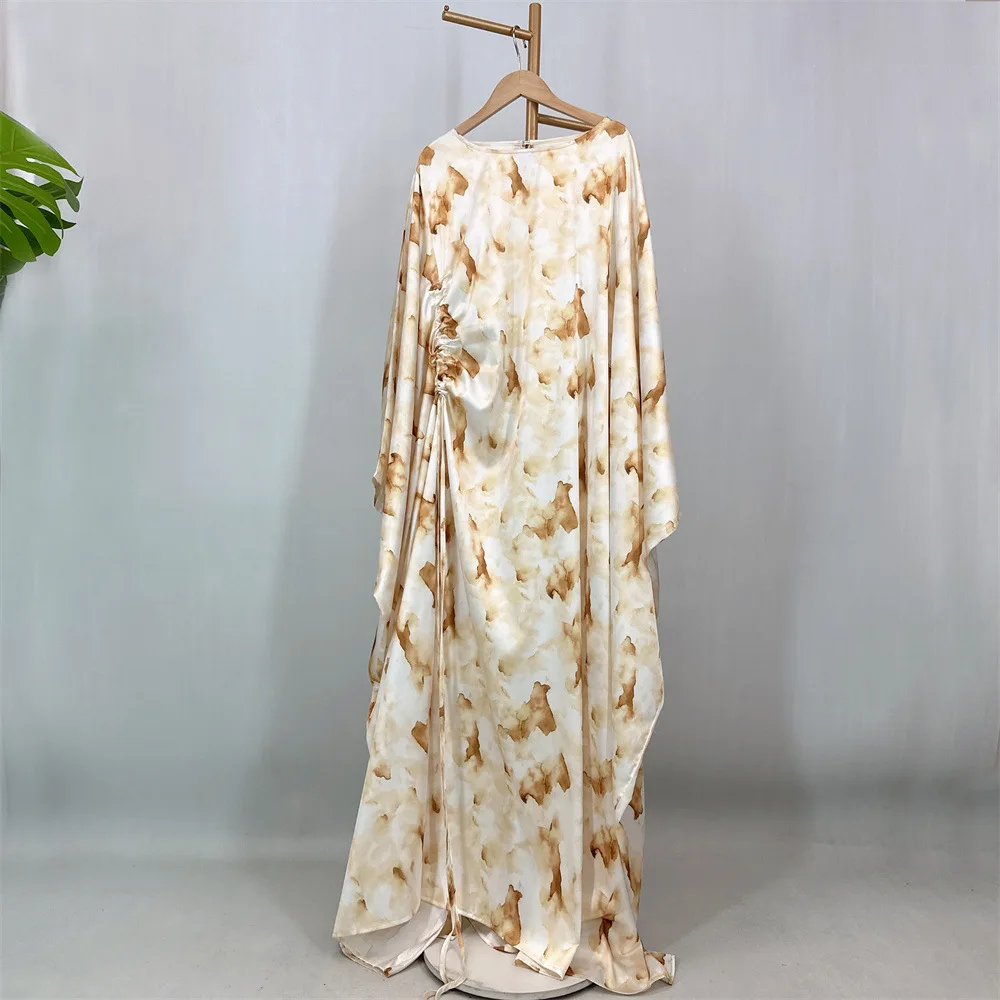 Damesmode satijnen bedrukte moslimjurk met trekkoord in de taille, elegante lange jurk