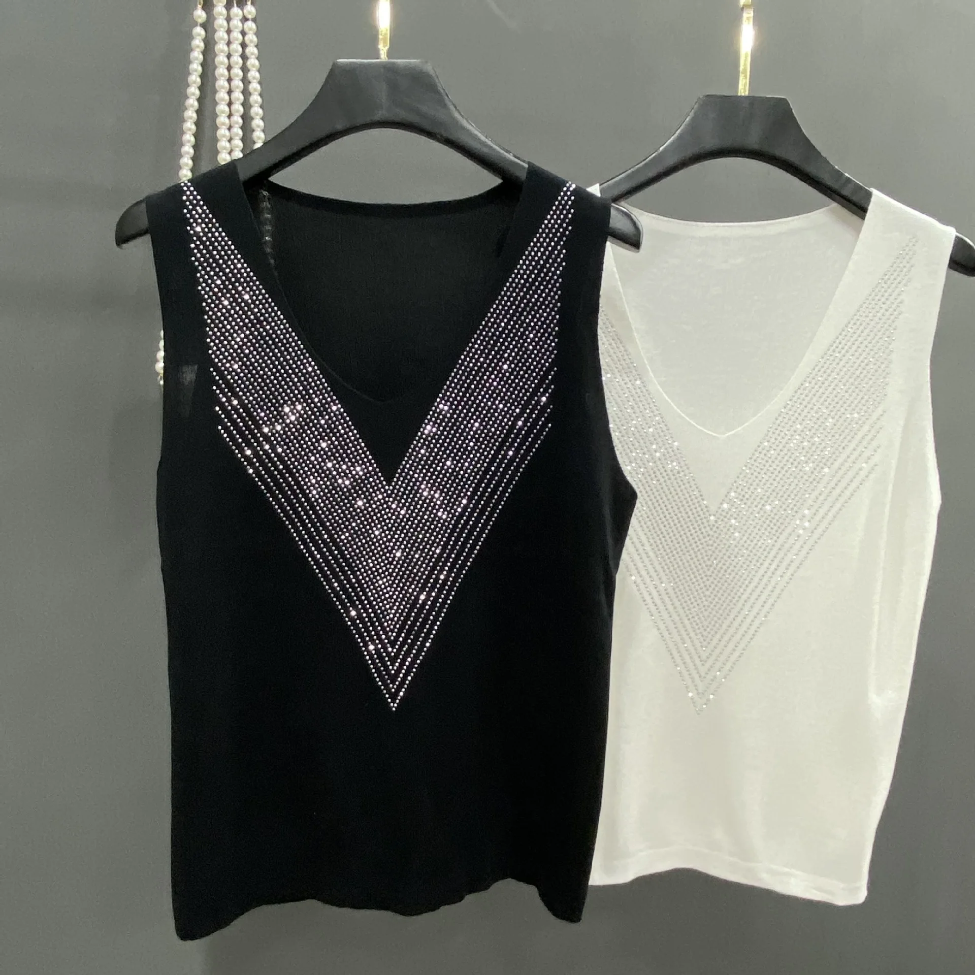 Fashionable New Spring Summer Women Knitted Tanks Top All-match Shiny Hot Diamonds V-neck Basic Tees Sleeveless Knitting Vests