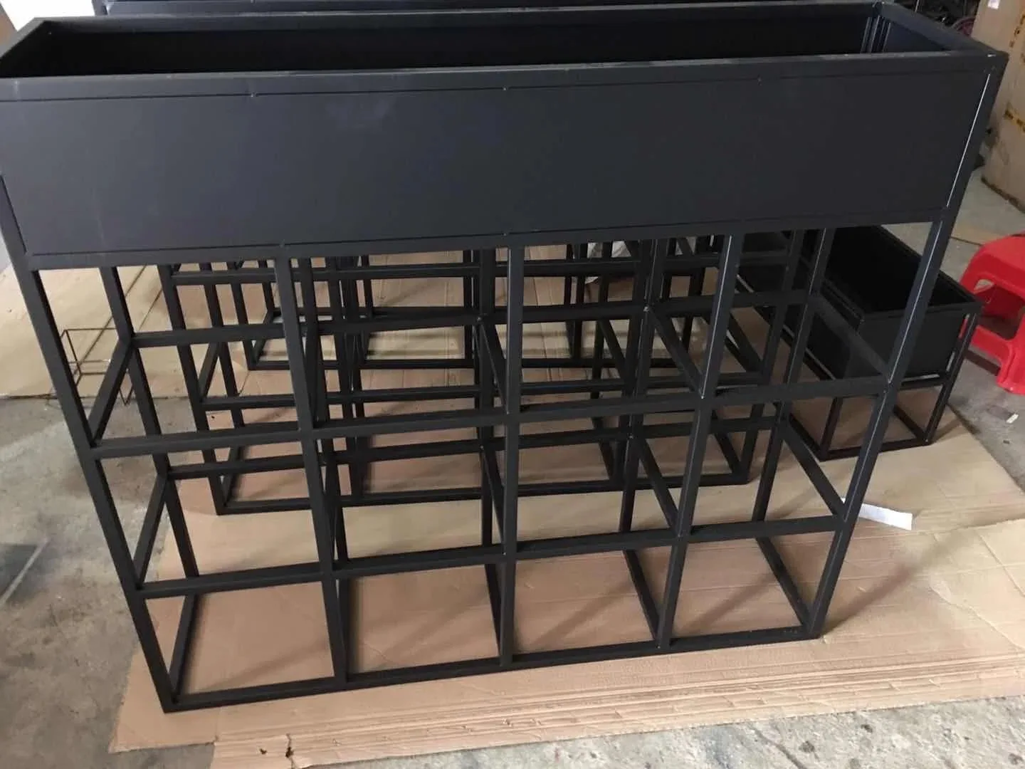 a forFence Planter Box, Vertical Hanging Garden Planter Container, Waterproof Planter Basket for Outdoor Decoration