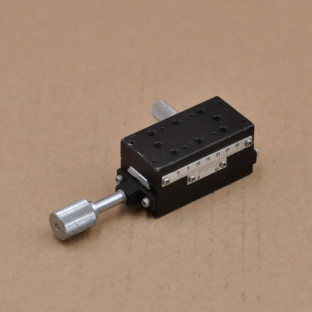 Y Axis 25 * 50mm Misumi XSSL50 Optical Manual Displacement Platform Dovetail Groove Screw-guided Slide Aluminum