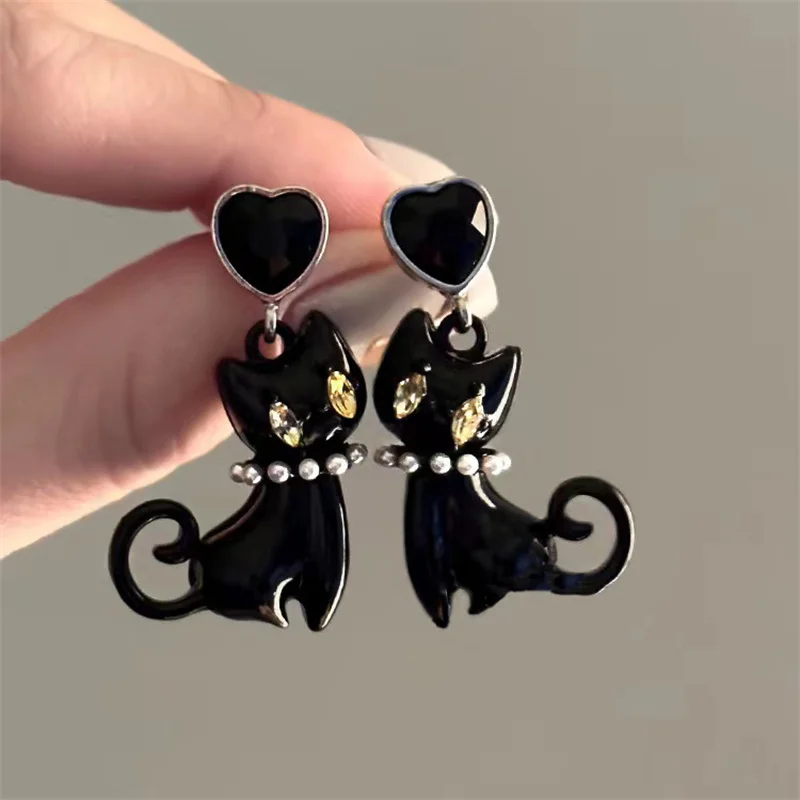 Sweet Cool Black Cat Stud Earring for Women Creative Funny Kitten Heart Earrings Punk Personality Girl Party Jewelry Gift