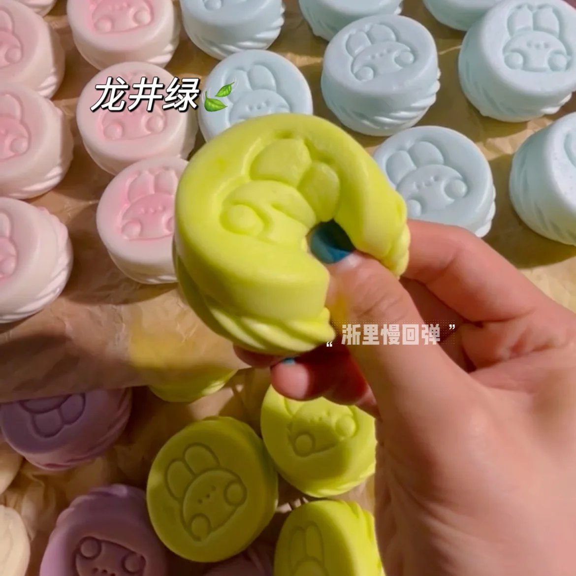 Macarrones suaves y húmedos para niños y adultos, juguetes para apretar de rebote lento de PU, alivio del estrés, ventilación, pastel, juguetes blandos