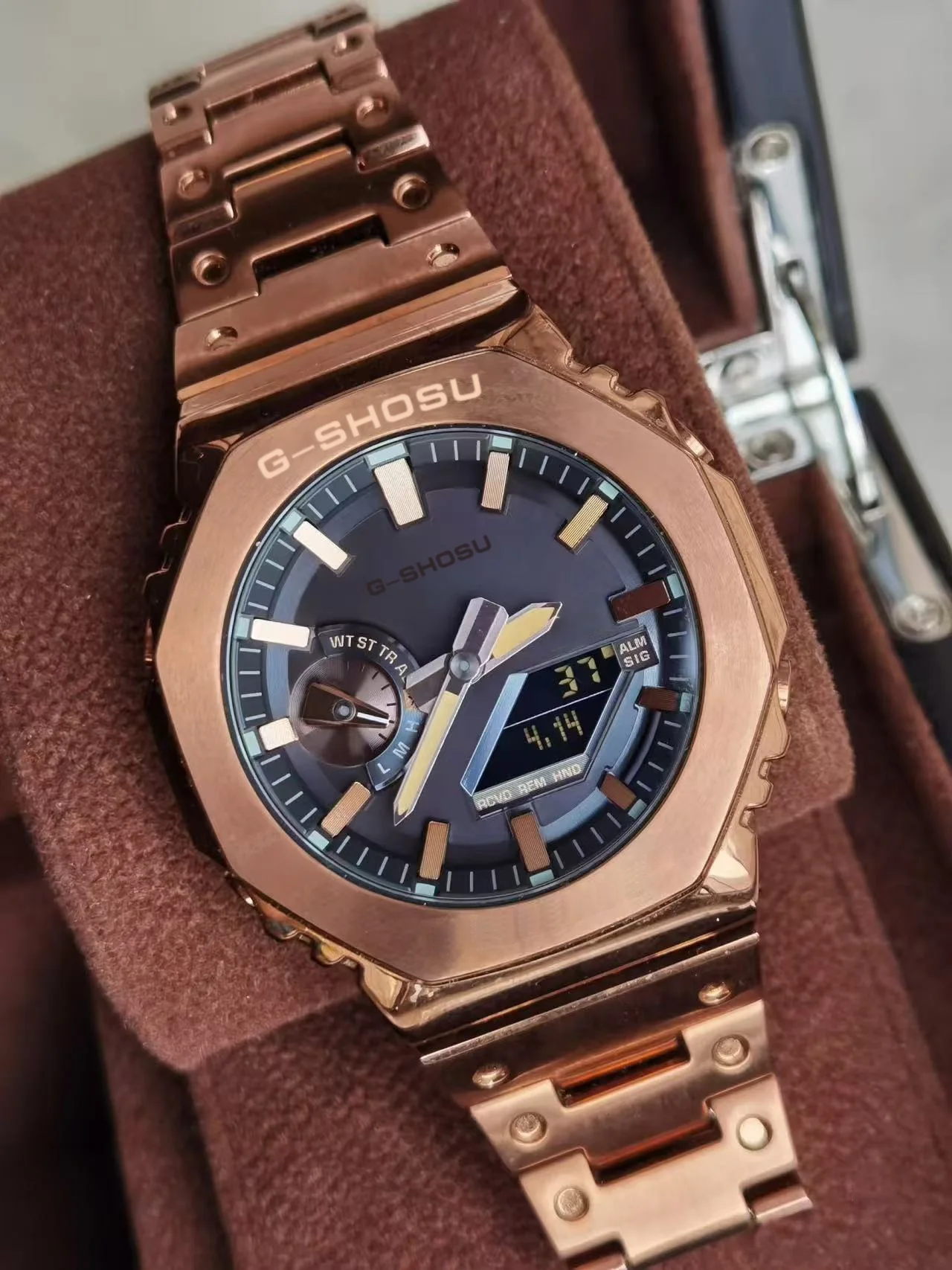 

Мужские спортивные цифровые часы с полнофункциональным светодиодным двойным дисплеем, стальной браслет, коллекция Oakwood