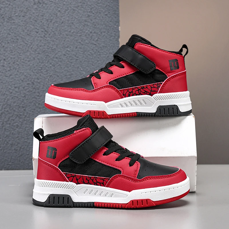 

A pair of children's four-season leather high-top sports shoes, durable and fashionable sneakers, sizes 28-36，YZ-8888