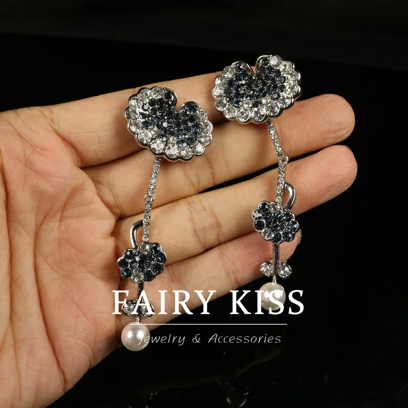 collier-et-boucles-d'oreilles-avec-diamants-densement-incrustes-perles-d'imitation-design-creatif-lotus