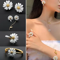 Women Little Daisy Necklace Earrings Set Honeybee Opening Mouth Design Bracelet Ring Accessories Jewelry Painted Flowers Suit