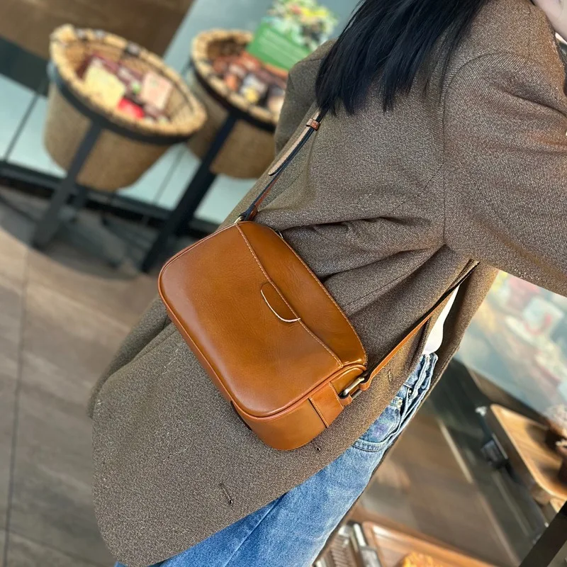 Genuine Leather Crossbody Bag for Women 2023 New Simple High Capacity Boston Pillow Bag Retro Commuter Shoulder Bag