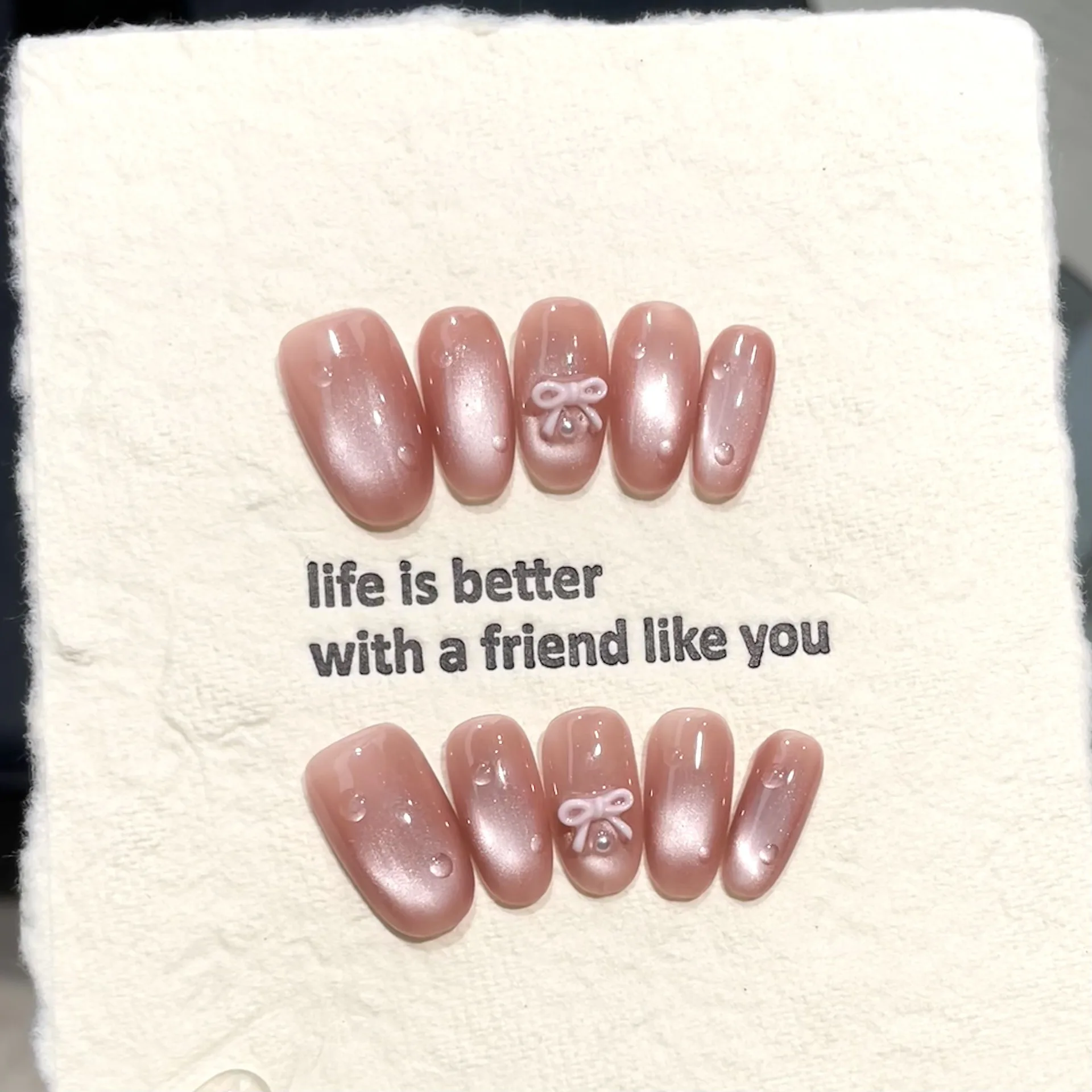 10 Stück reine handgepresste kurze ovale Nagelkunst, schöne künstliche Nägel, Miu-Stil, rosa Katzenauge und süße Schleife, geeignet für Frauen