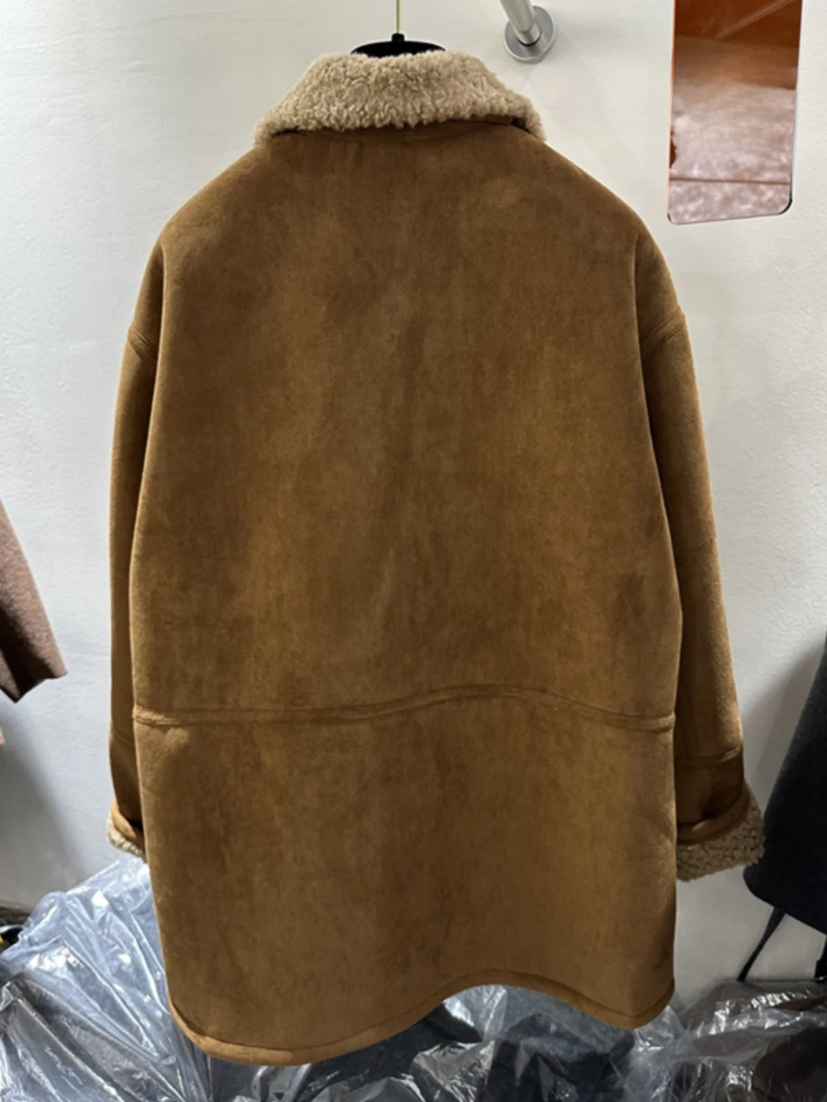 High-End European Sle Women's Thiened Oversized Lapel eepskin Coat Long Sve Zipper Closure Casual Commute Outerwear