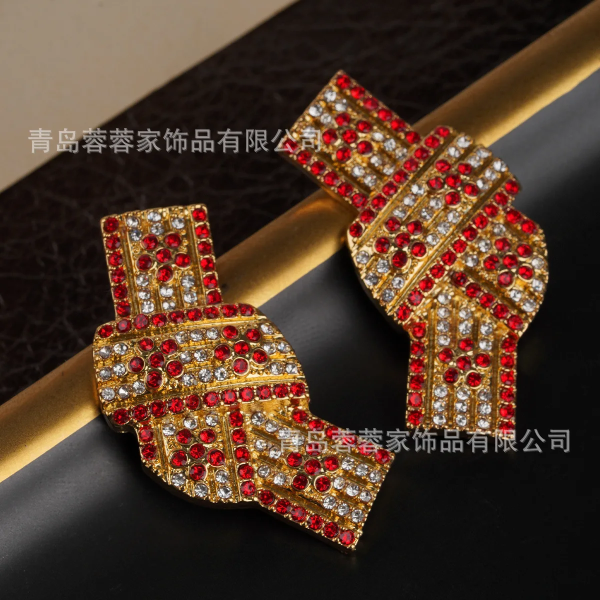 

Vintage Full Diamond Twist Enamel Gold Earrings Niche Stud Earrings