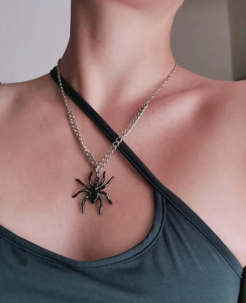 Europe and America Drip Oil Spider Necklace UNISEX Gothic Punk Halloween Fashion Eye-catching Necklace