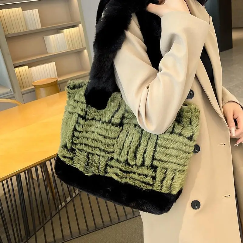 Autumn Winter Contrasting Colors Large-capacity Plush Velvet Bag Women's New Commuting Versatile Shoulder Bag Mao Mao Tote Bag