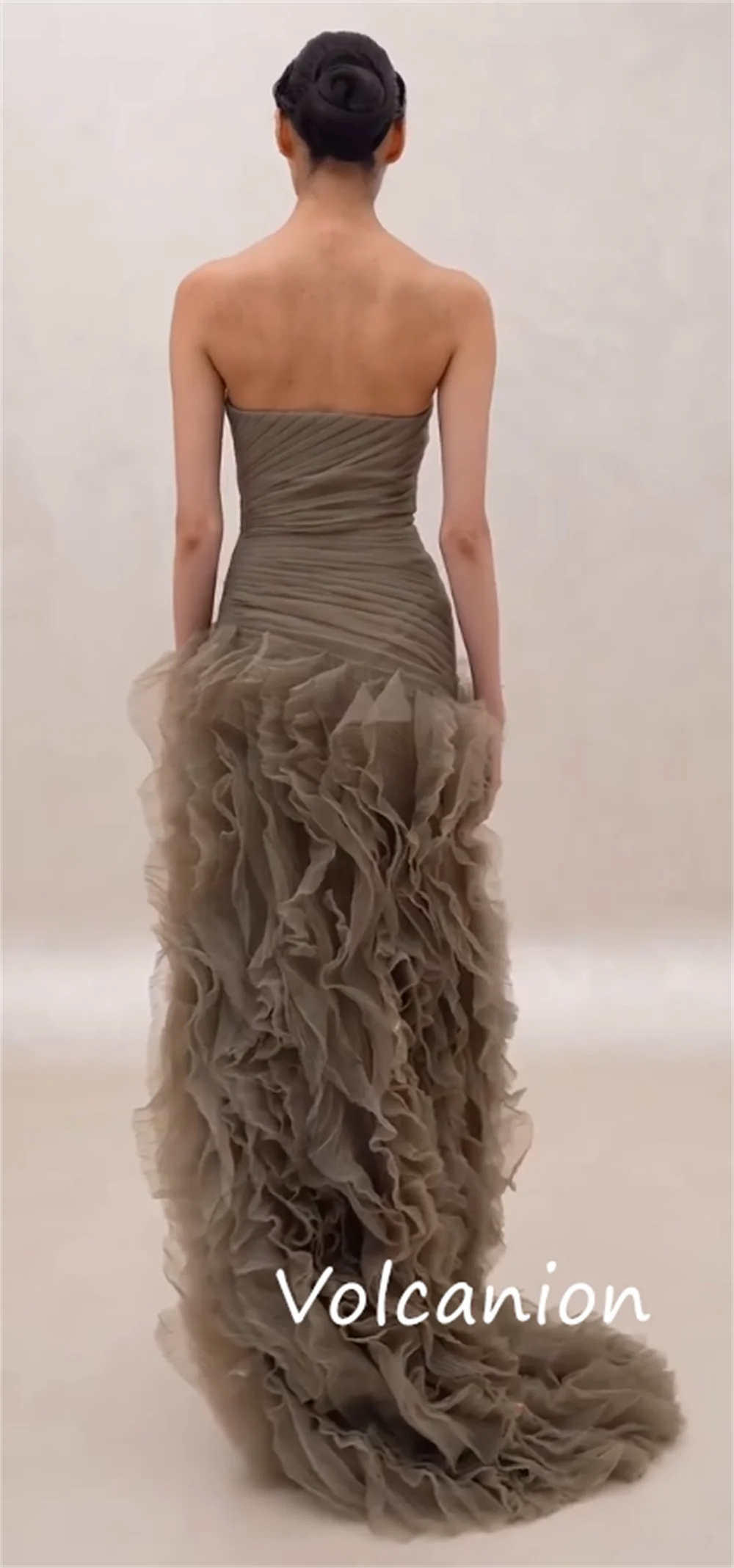 Customized Intricate Organza Pleat Straight Strapless Knee Length Dresses Bespoke Occasion High Quality