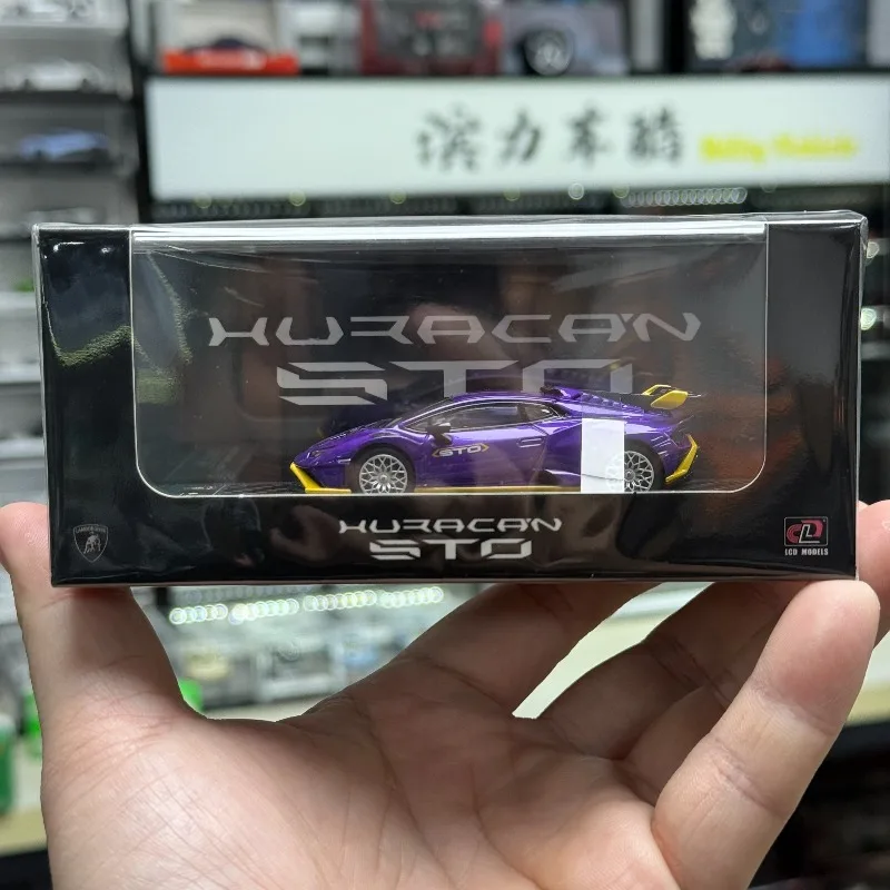 

Масштабная модель спортивного автомобиля 1:64 с открывающимся кузовом и ЖК-дисплеем. Миниатюра из литого сплава. Подходит для игры подростками, для украшения взрослыми, в качестве подарка.