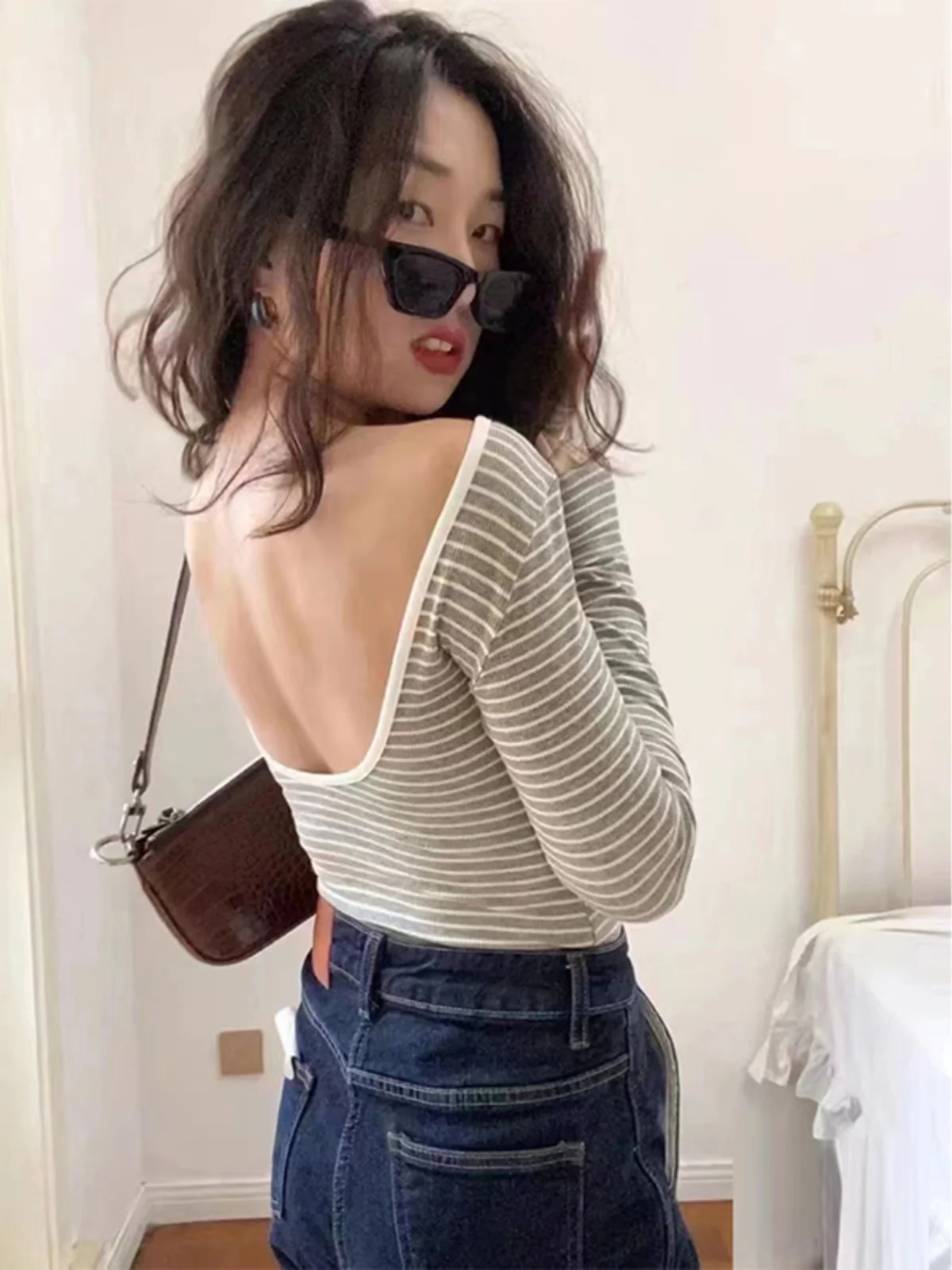 KUSAHIKI Retro Striped Tight Backless Long Sleeved T-shirt for Women 2024 New Autumn Slim Fit Versatile Base Spicy Girl Y2k Top