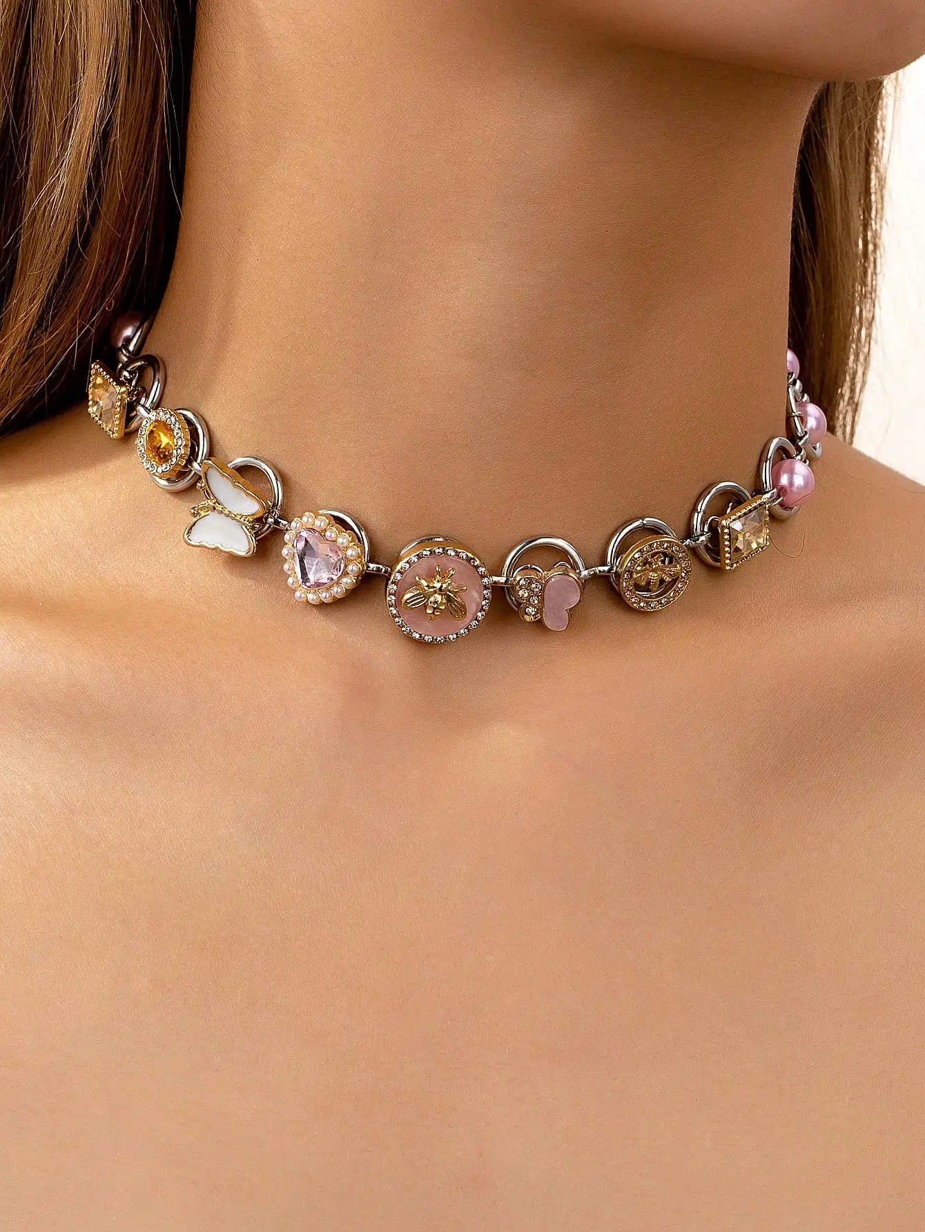 

Ожерелье-чокер с подвесками в виде пчелы, бабочки, сердца и искусственного жемчуга