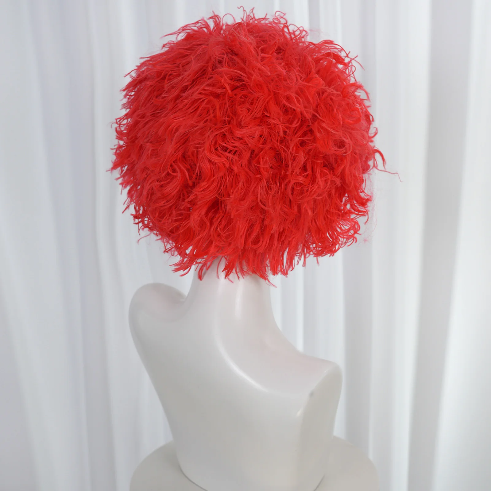 باروكة صناعية قصيرة من مادة الغزل الأحمر، رقيق وفرو، مناسبة لكل من الرجال والنساء، مناسبة للاستخدام في الحفلات
