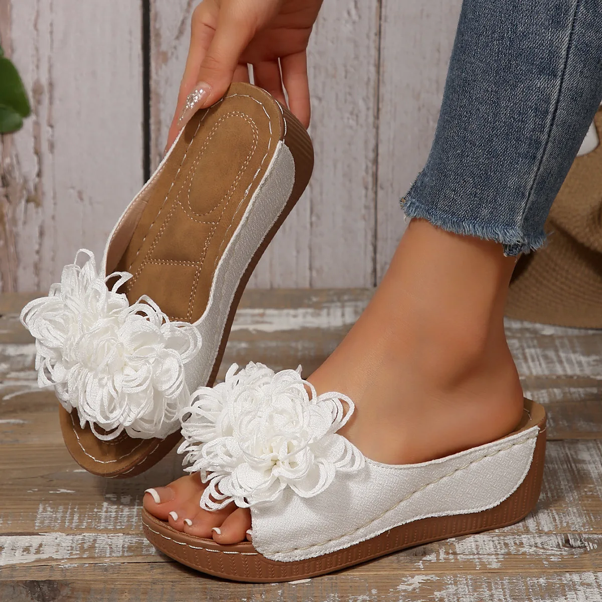 

New women's slippers, summer casual, retro flower, lightweight and casual, large-sized flip-flops
