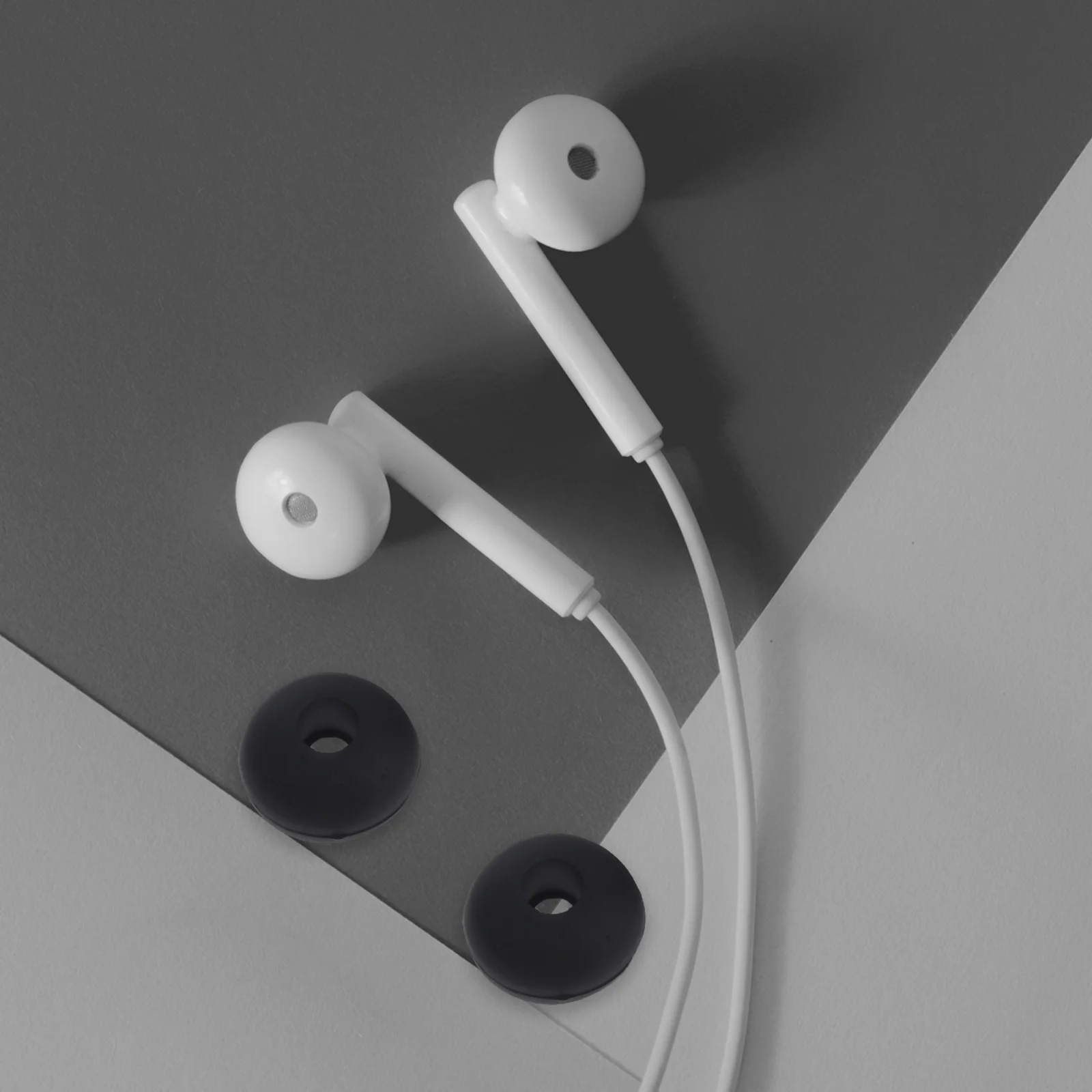 

32Pcs Silicone Ear Tips Replacement Comfortable Secure Fit Noise Blocking for Workouts Running Travel Daily Wear