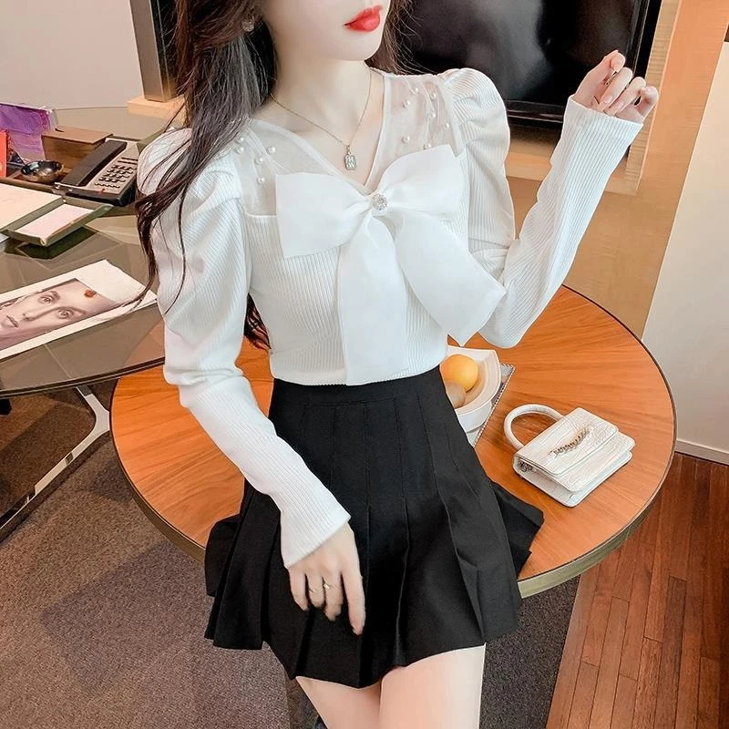 

Женская футболка с V-образным вырезом, бисерной сеткой, пэчворком, бантом и пышными рукавами, базовый слой, ранняя весна 2026, приталенный крой