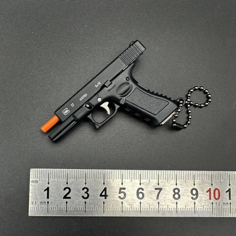 ミニメタル戦術キーホルダーg17,装飾用の小さなペンダント,オーナメントコレクション,男性への誕生日プレゼント,軍のファン,1:3