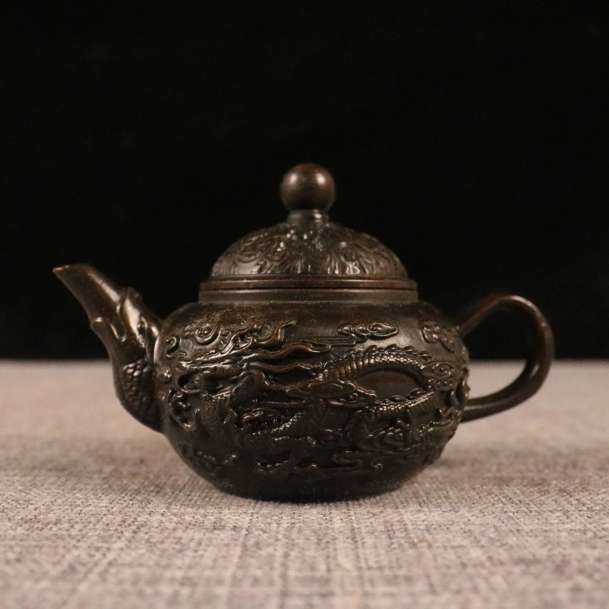 

Retro Brass Dragon Phoenix Teapot Auspicious Symbol Handmade Craft for Tea Table Decor